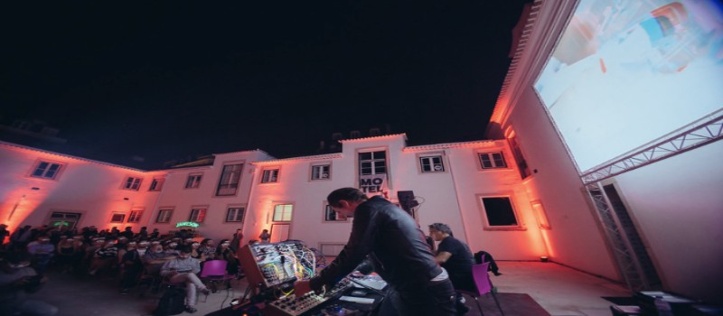 Sessão de cinema ao ar livre MotelX